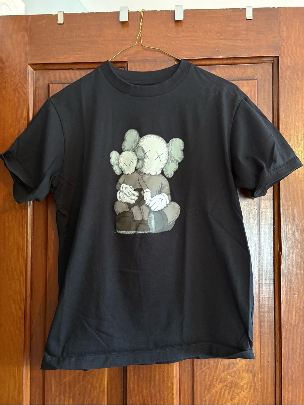 Uniqlo x Kaws shirt Size Small